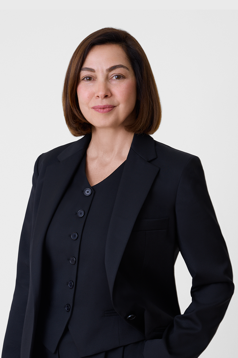 Dr. Yerlikaya-Manzel, Fachanwaltin für Migrations- und Familienrecht. 