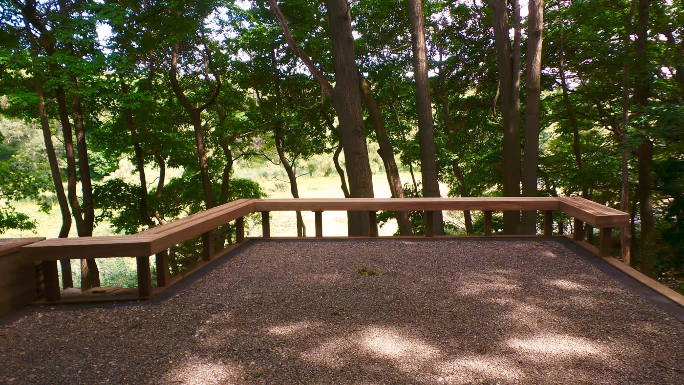 Pebble deck overhang over steep ravine