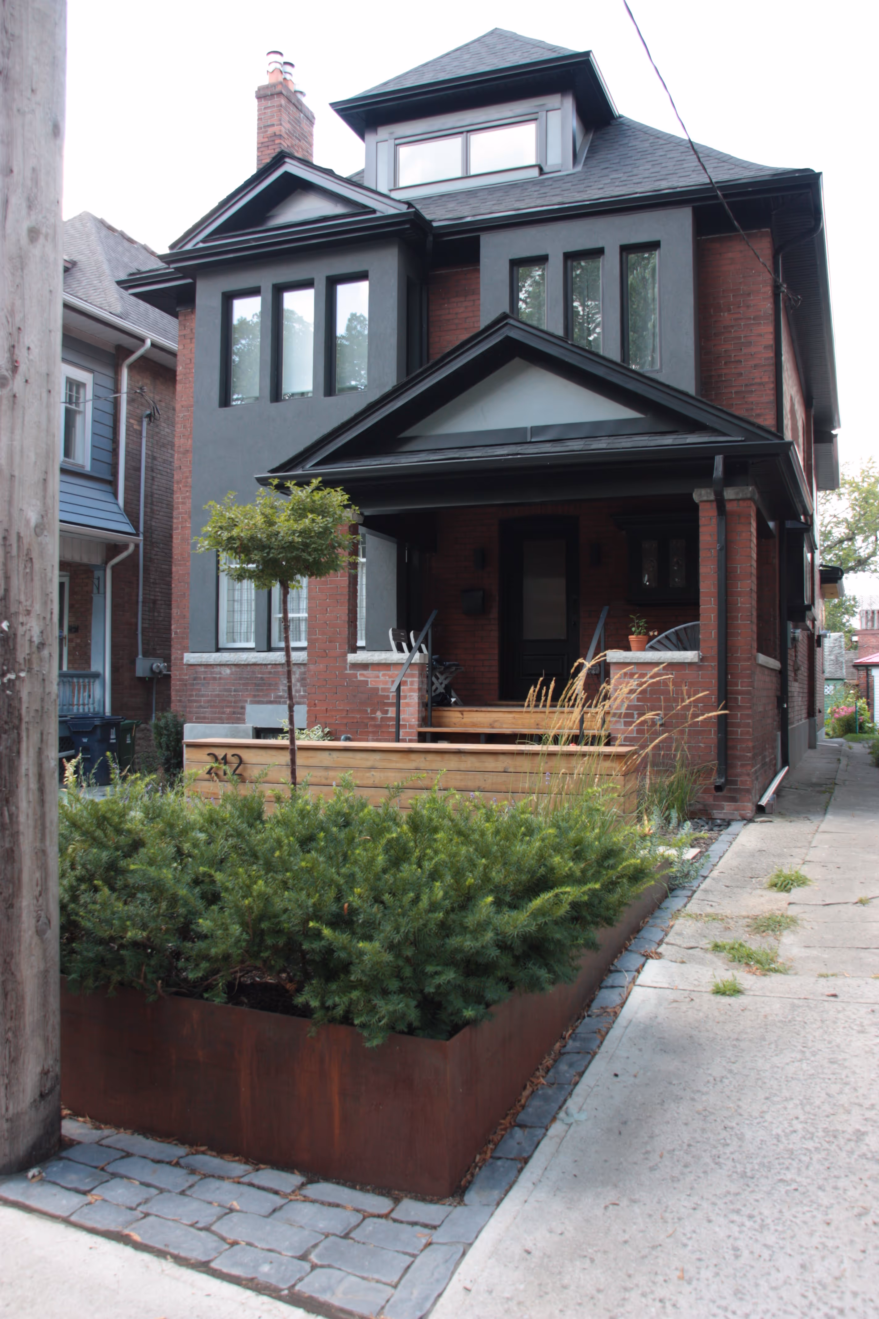 Driveway angle of planter and property