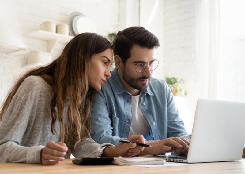 couple at compute