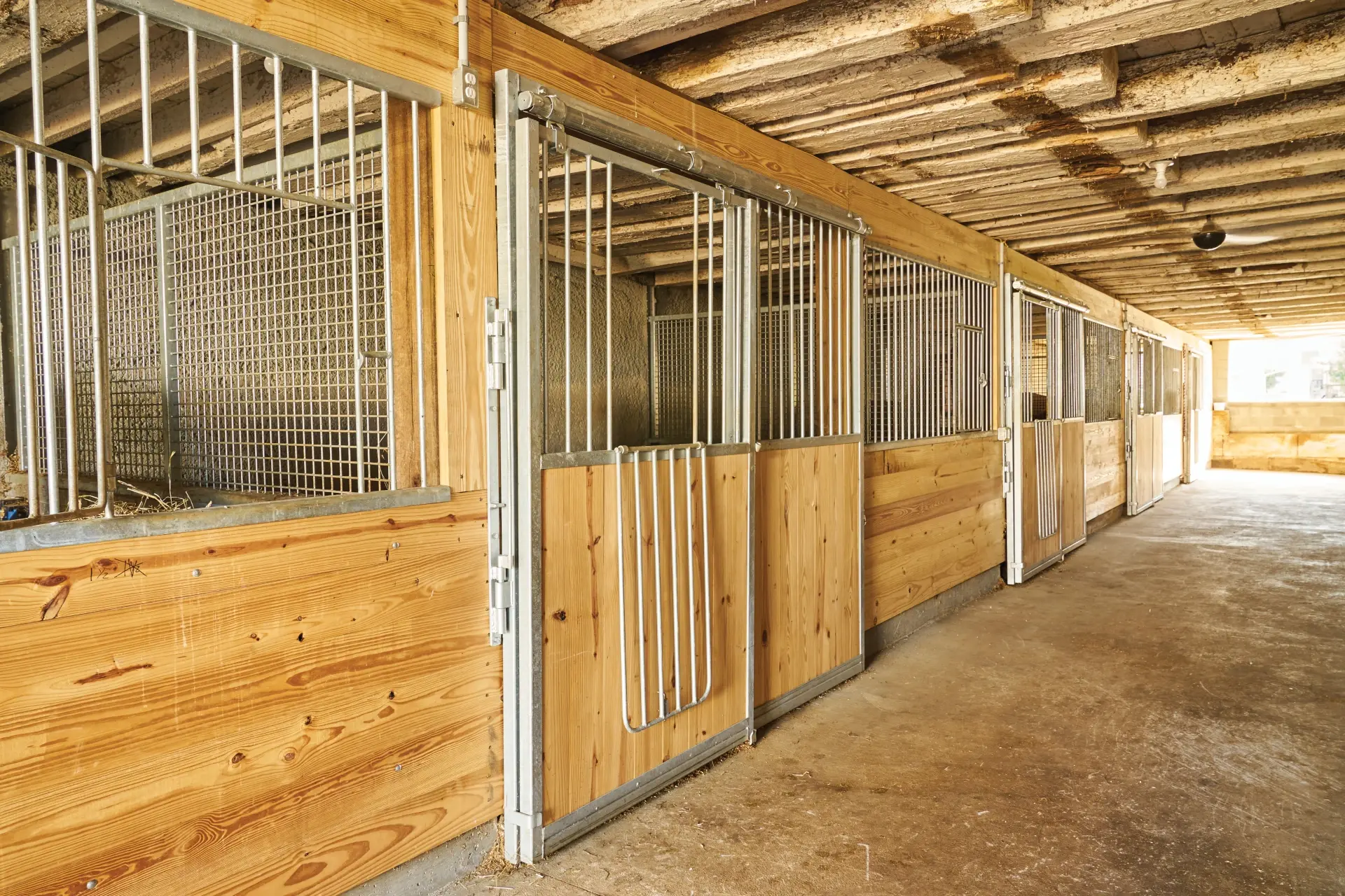 des eck welding dutch door stalls