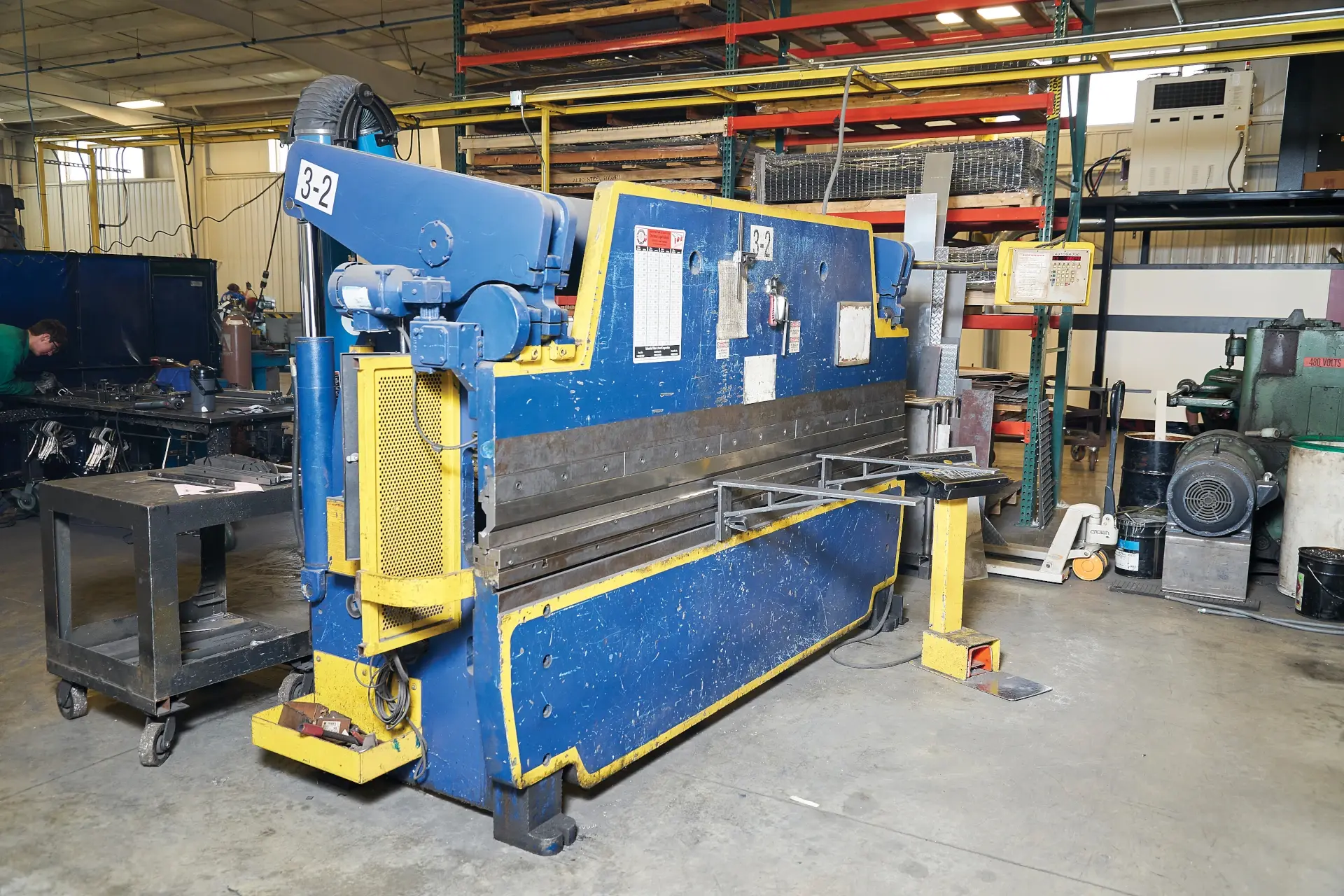 des eck welding blue and yellow equipment