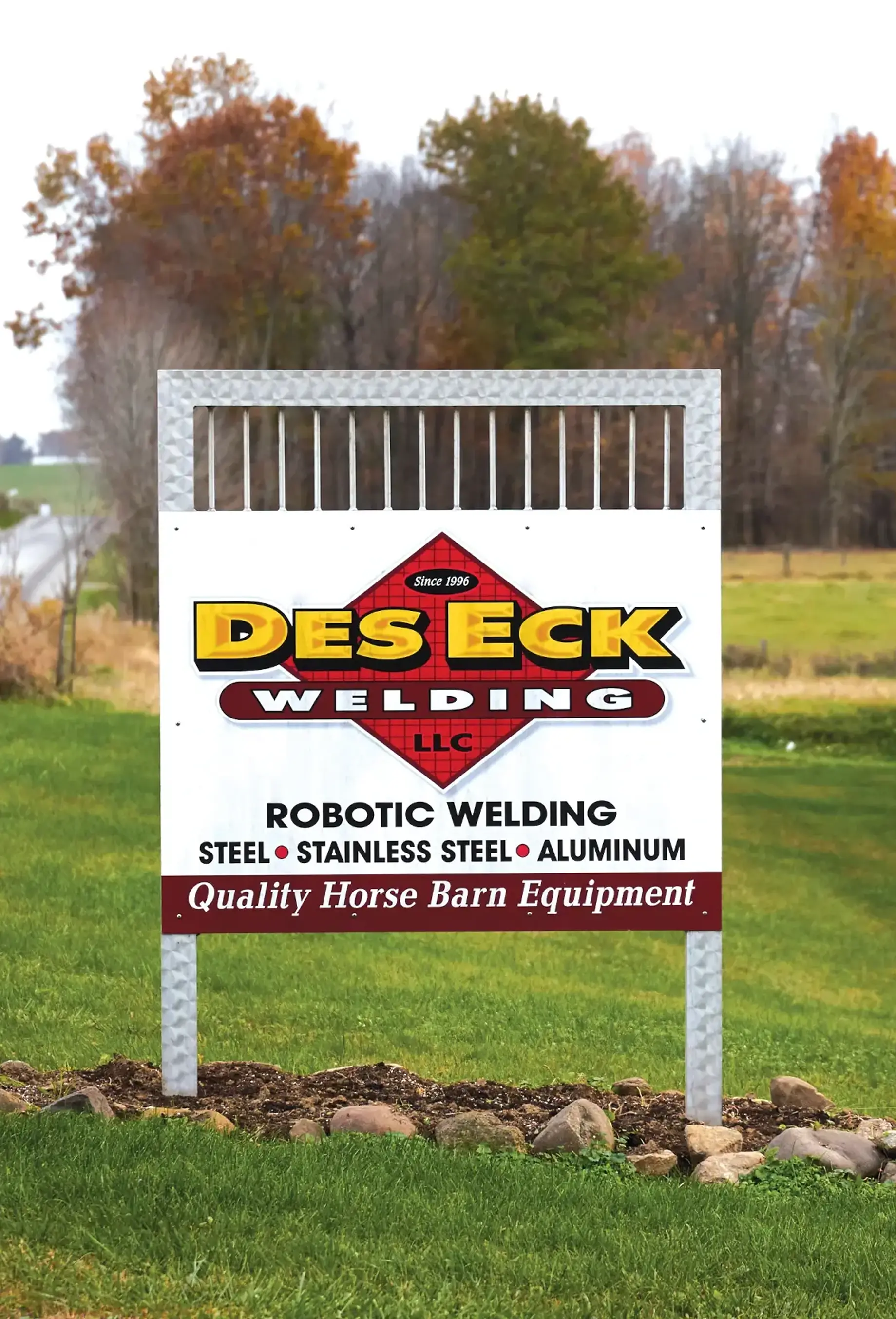 des eck welding sign in front of business cropped