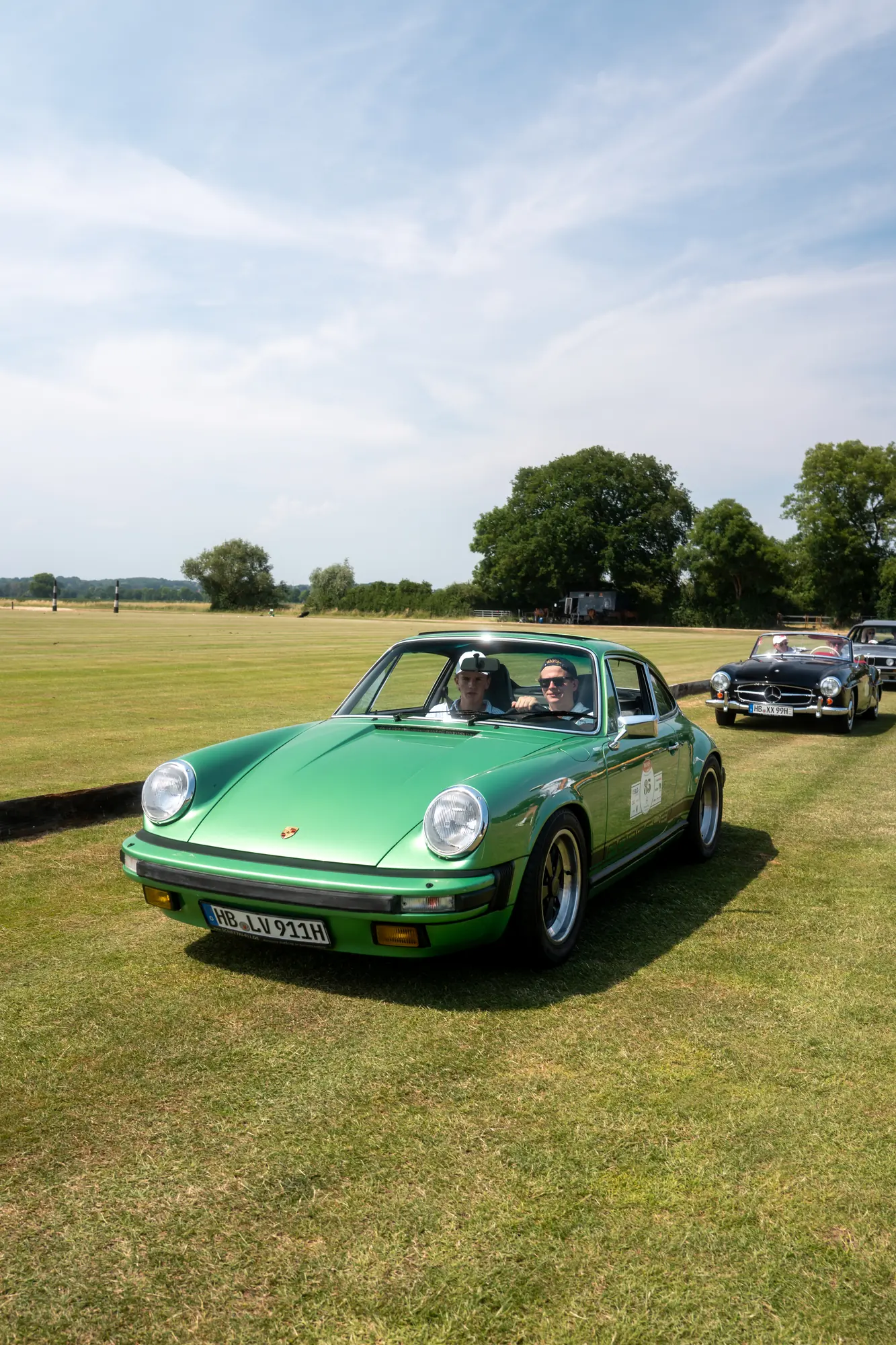 Grüner Porsche auf einer Wiese bei den BOC 2026.