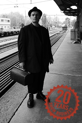 Shorty am Bahnhof