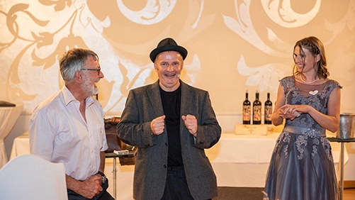 Hochzeitszauberer in Chur mit lachen Gästen
