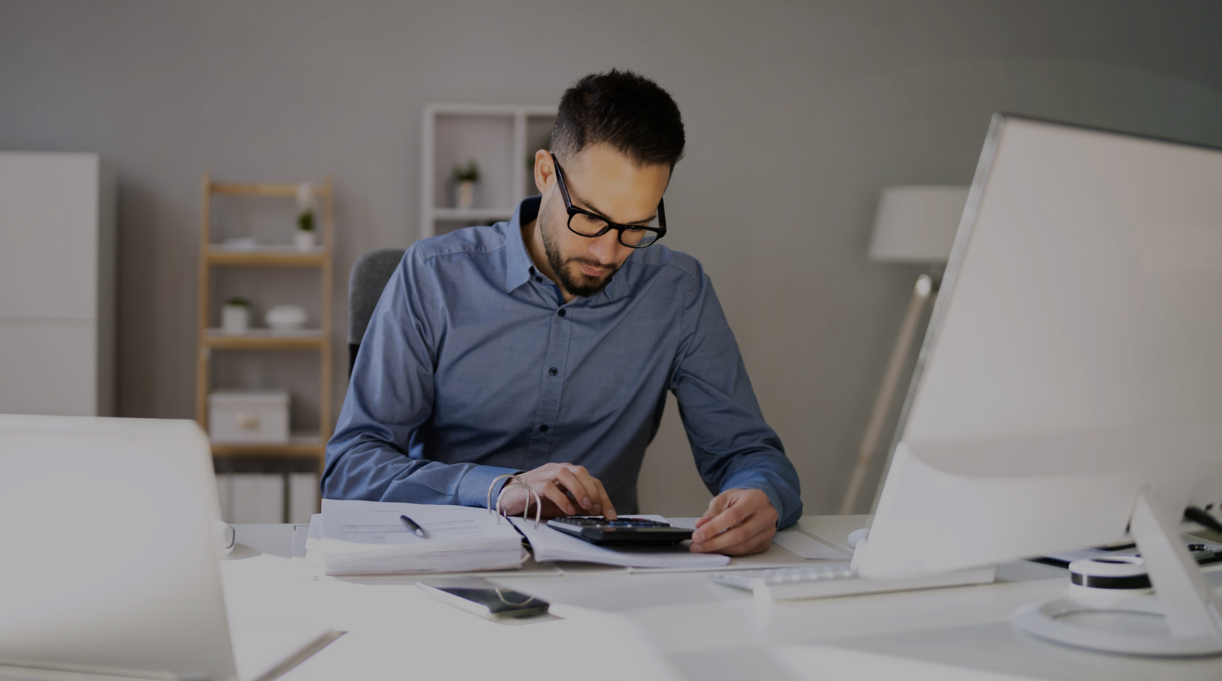 Bookkeeper vs Accountant: Key Differences for Your Business Success