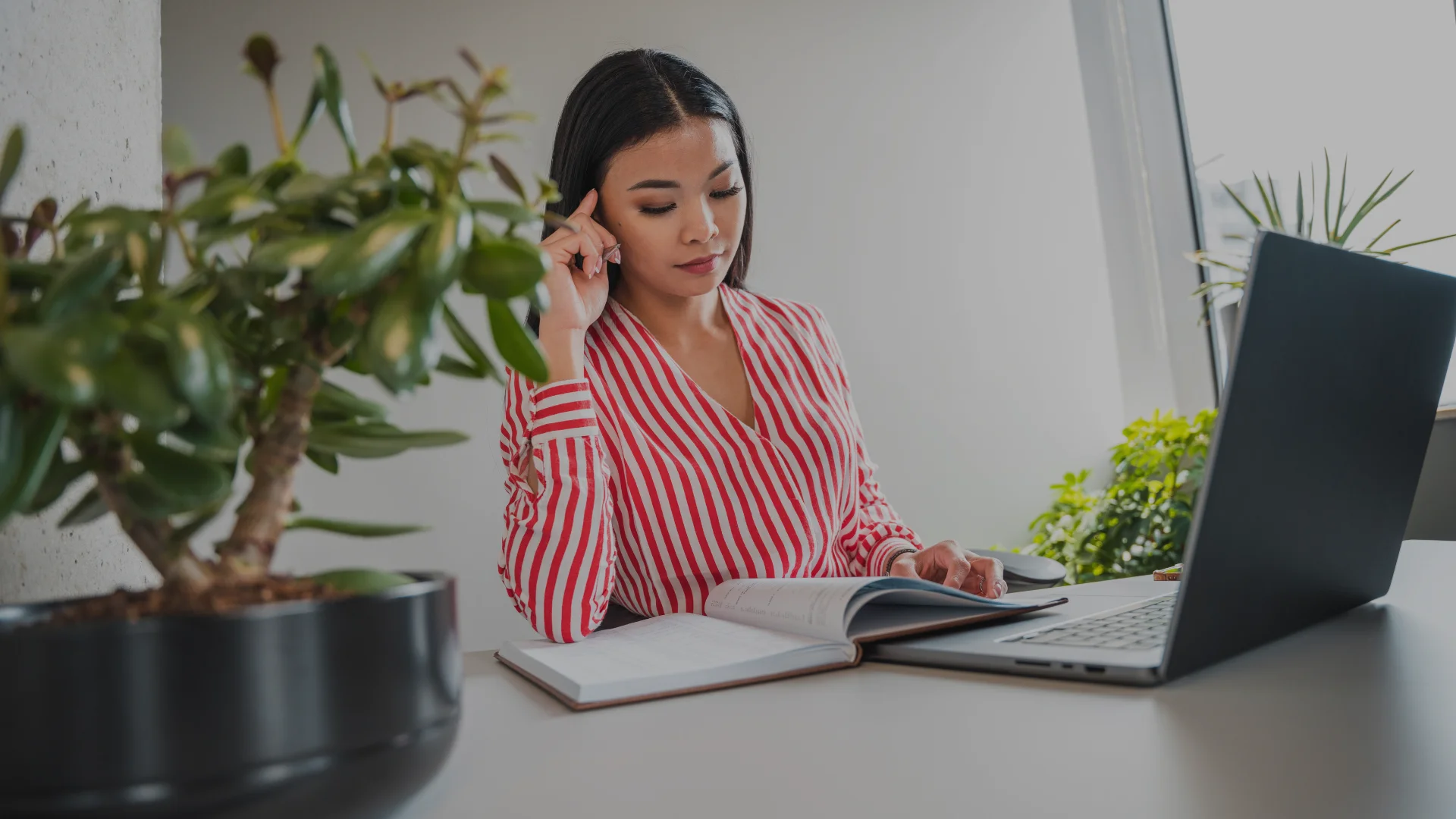 What Does a Spanish-Speaking Virtual Assistant for Law Firms Do