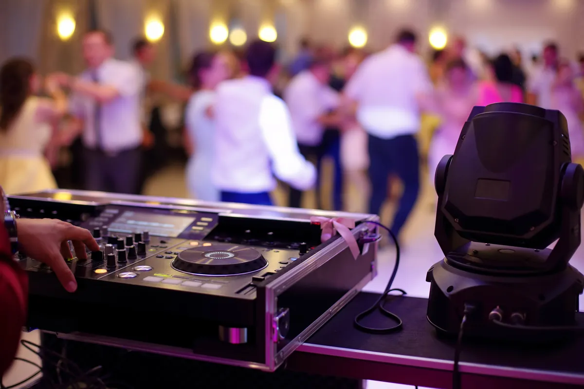 10 Ways to Create a Memorable Reception with a Wedding DJ in NJ