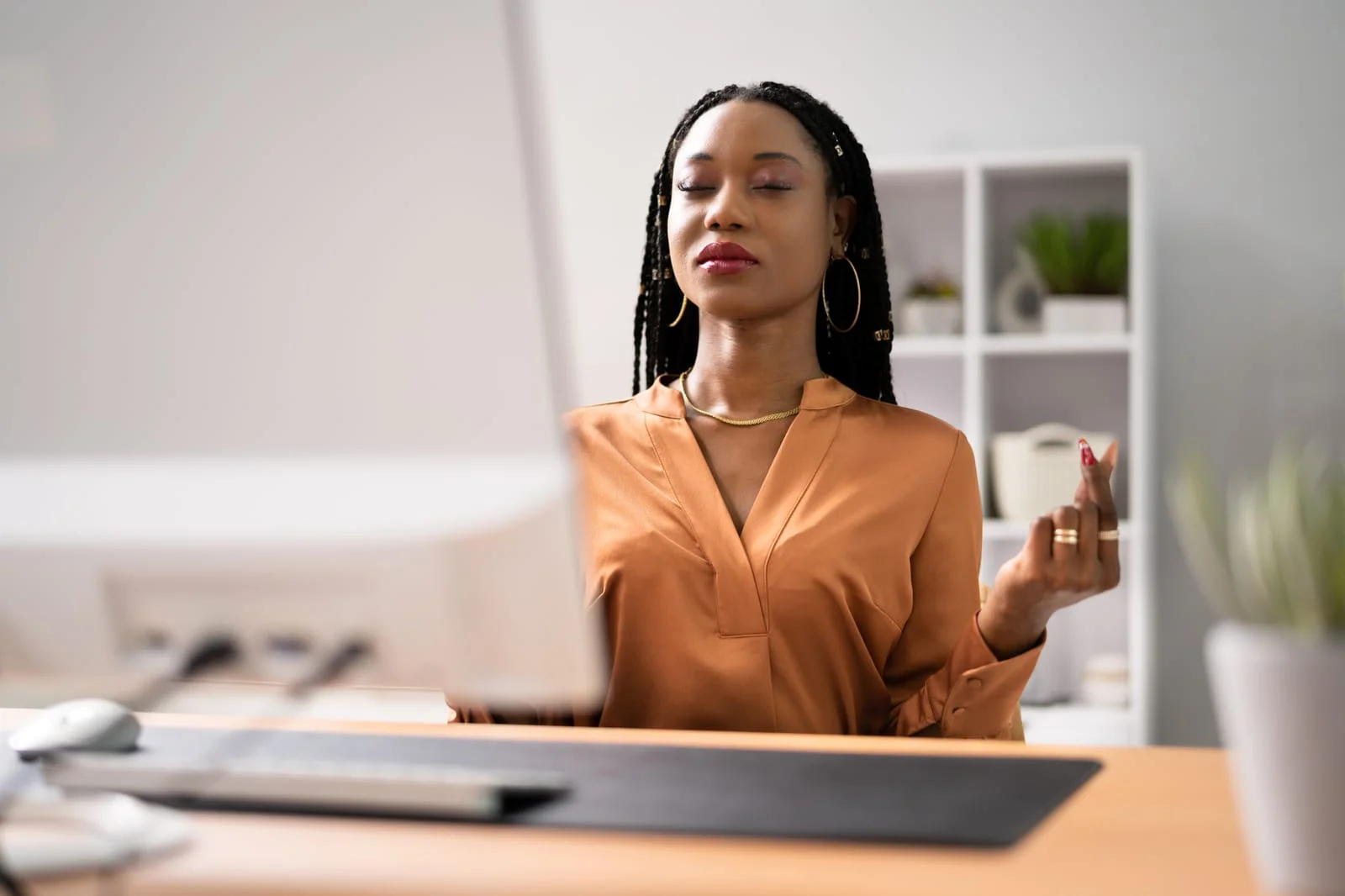 woman dealing with mental health issues in the workplace