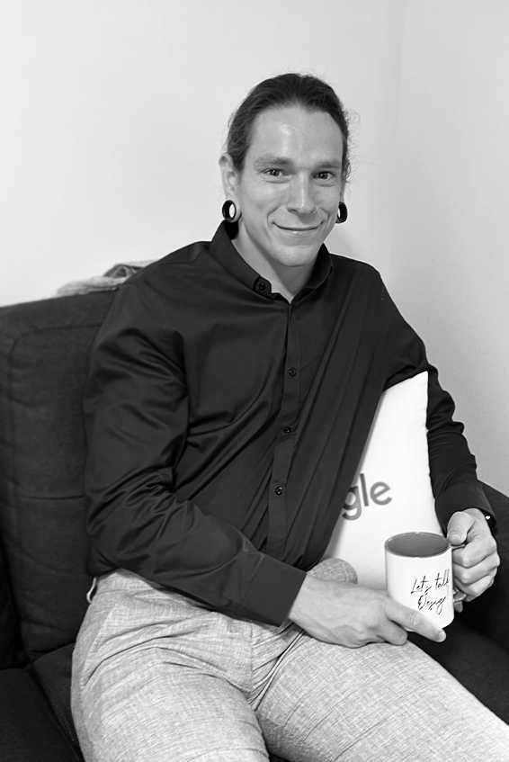 marc inglis front-end developer in black and white