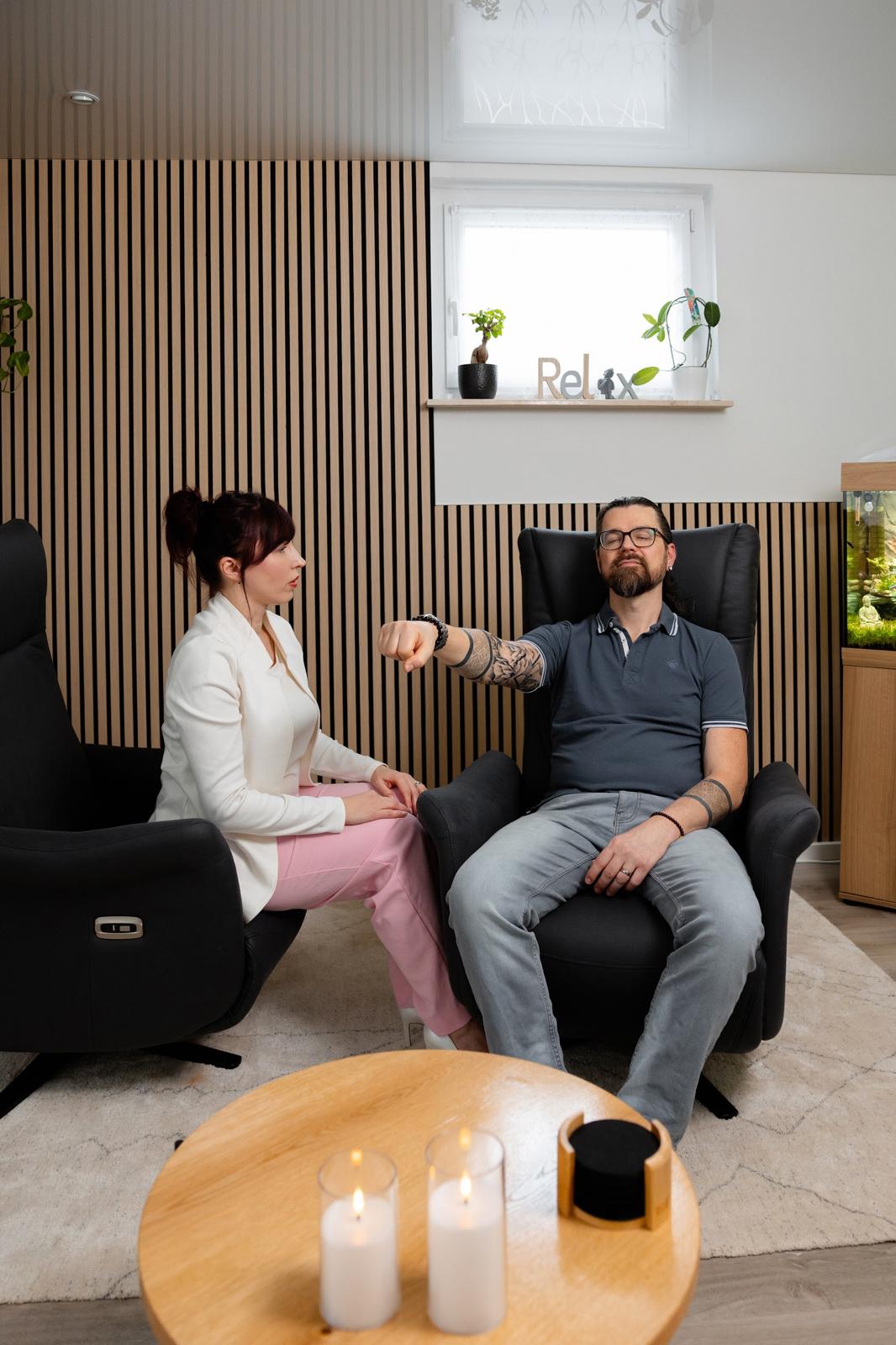 Psychologische Beratung bei Lebenskrisen und Stress – Lydia Döhnel im Gespräch mit einer Klientin in ihrer Praxis