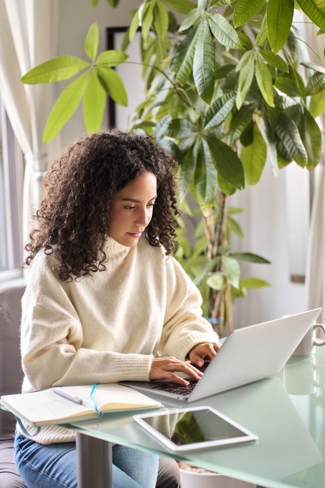 A woman writing a message on her laptop
