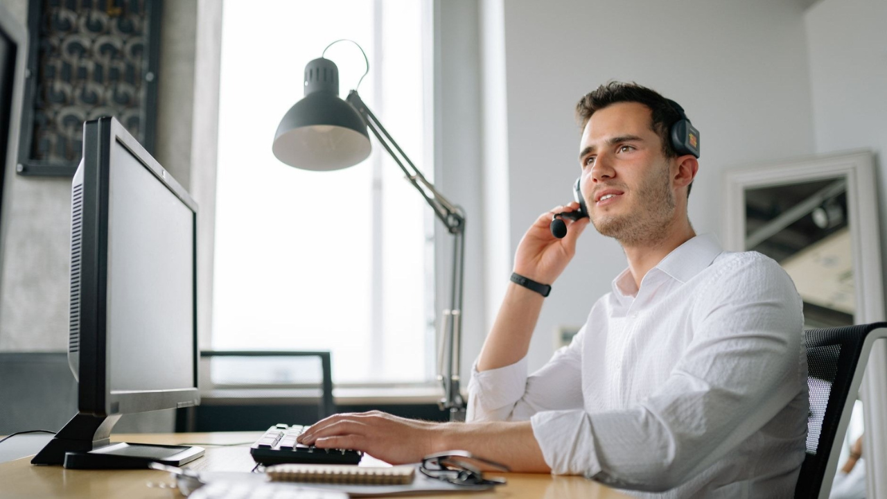 Healthcare professional speaking with a Dallas HIPAA IT provider.