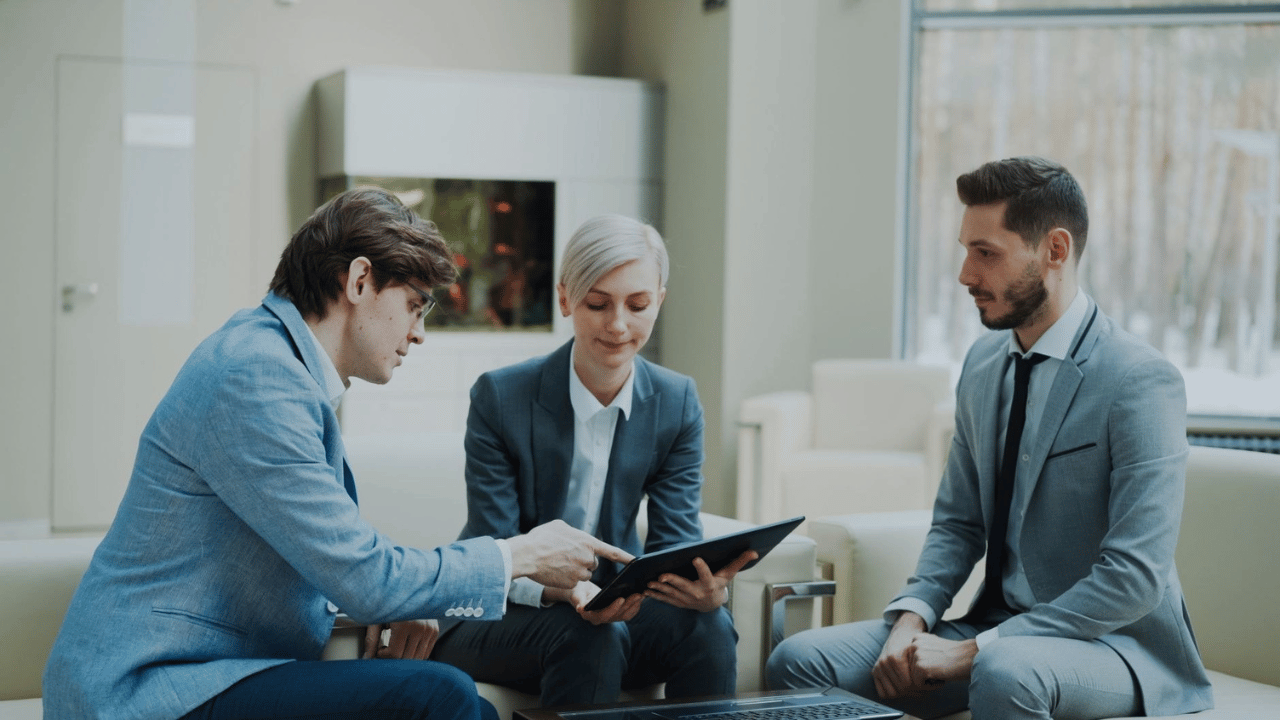 Business professionals reviewing per-hour break-fix IT support pricing and service costs.