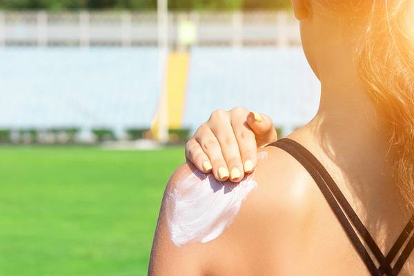 Shoulder Acne Cause #2: Oily skin
