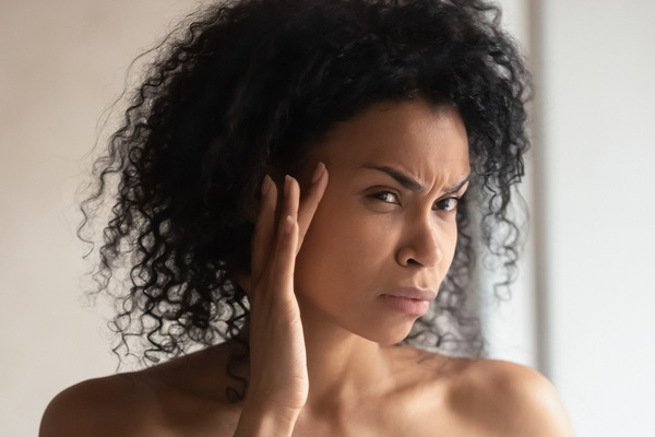 Increased sensitivity is one of the signs of dehydrated skin.