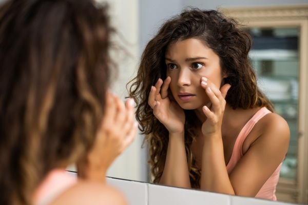 Health problems may emerge when you have dry and dehydrated skin.