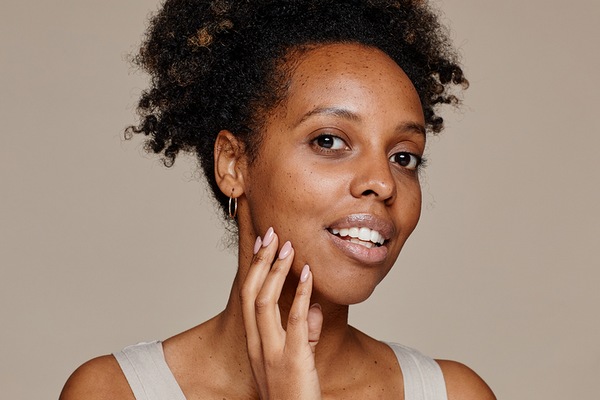 Dark spots are one of the early warning signs of aging skin.