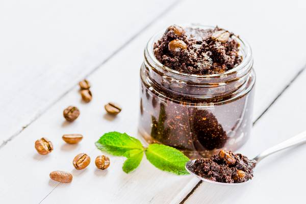 Coffee scrub is one of the best home remedies to tighten skin on stomach.