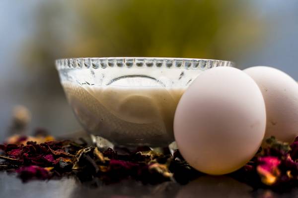 Egg white is one of the effective home remedies to tighten your skin on the stomach.