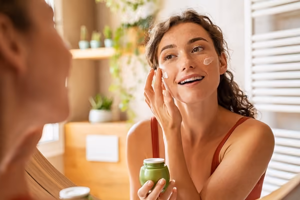 6 Tips on How to Moisturize Your Face Effectively