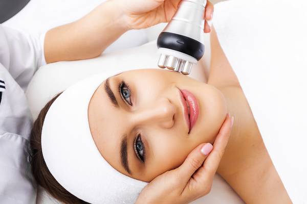 Radio frequency skin tightening gets rid of fine lines and wrinkles.