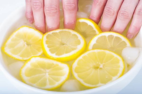 Lemon juice is a treatment that can remove age spots on hands.