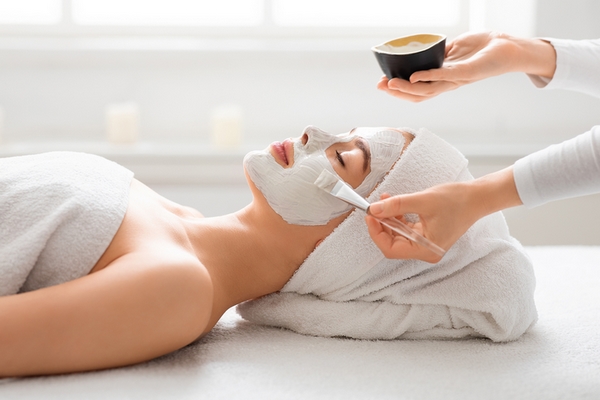 9 Benefits of Getting a Facial Once a Month