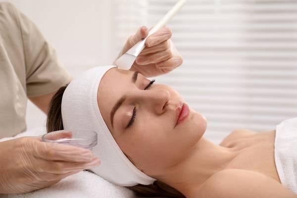 Chemical peels are great treatments for getting rid of forehead wrinkles.