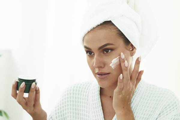 A face routine for oily skin consists of cleansers, moisturizers, toners, and exfoliators.