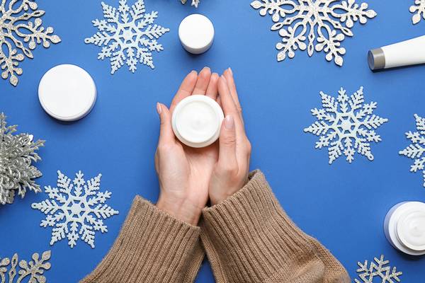 Apply moisturizer for dry skin in winter