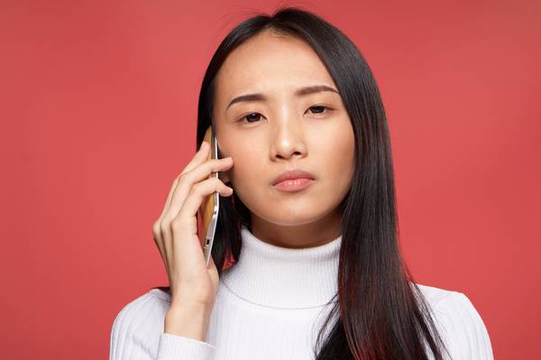Talking on your phone may cause clogged pores.