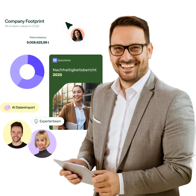 Lächelnder Mann mit Brille und grauem Anzug hält ein Tablet, umgeben von Grafiken zu Firmen-CO2-Emissionen, einem Nachhaltigkeitsbericht 2025, KI-Datenimport und Experten-Team.