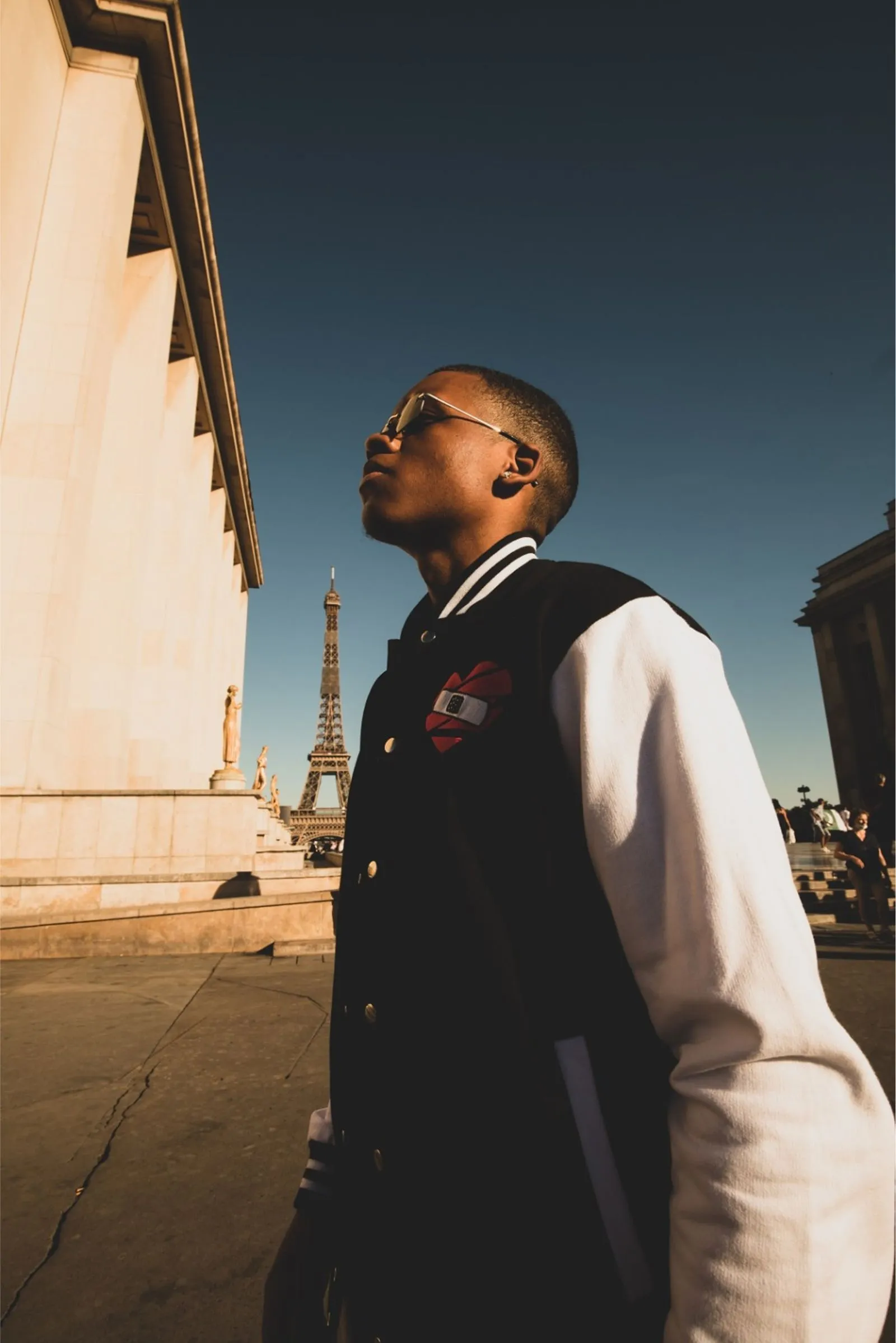 Person_near_Eiffel_Tower_Paris