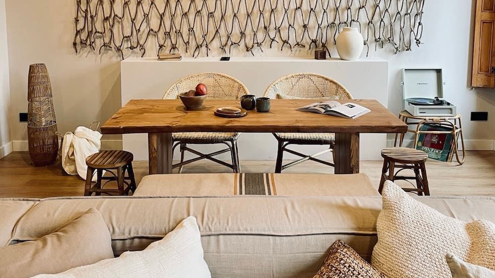 Living room with wooden table and netting