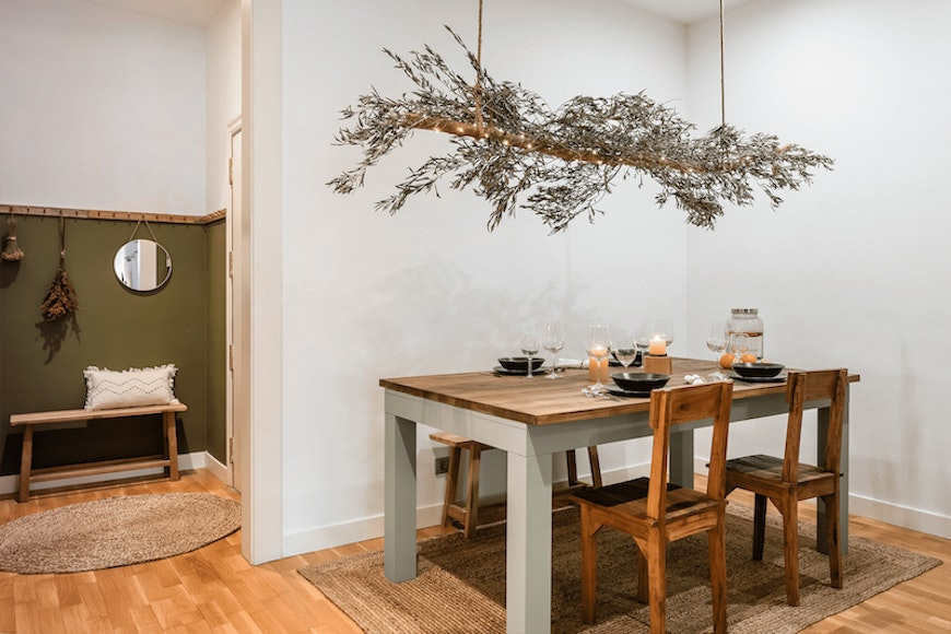 haning dried plant over table