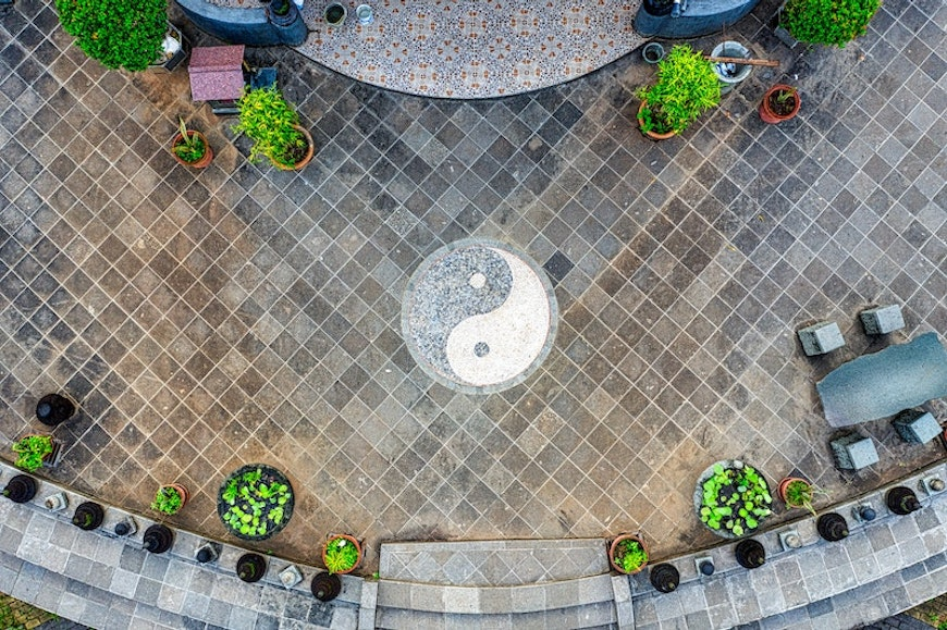 yin and yang tiles