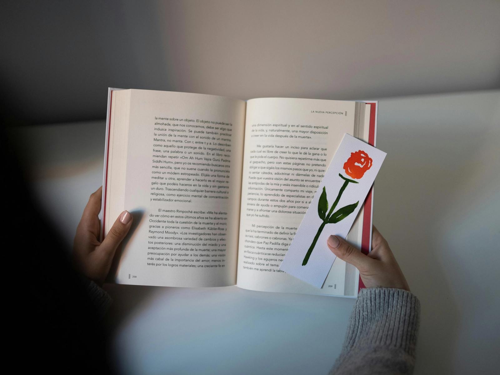 A woman reading a book she received as a gift during Sant Jordy