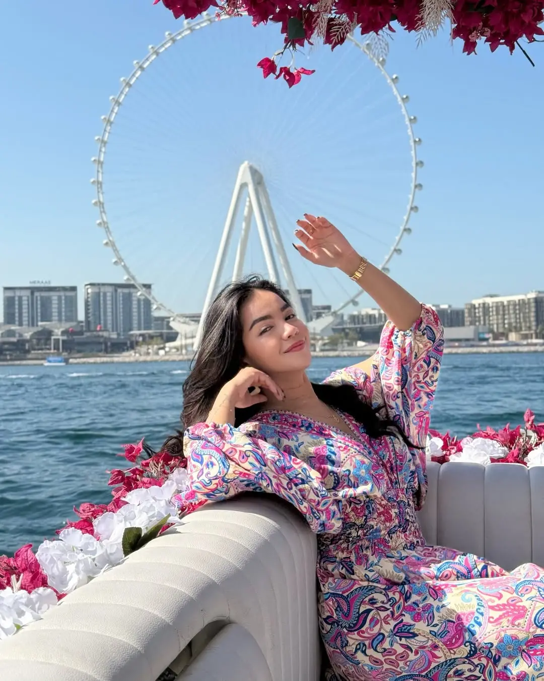 Discover Dubai Marina with Mont Fleuri’s best private tour. Ideal for couples, group of friends and family. Experience Dubai Marina like never before.