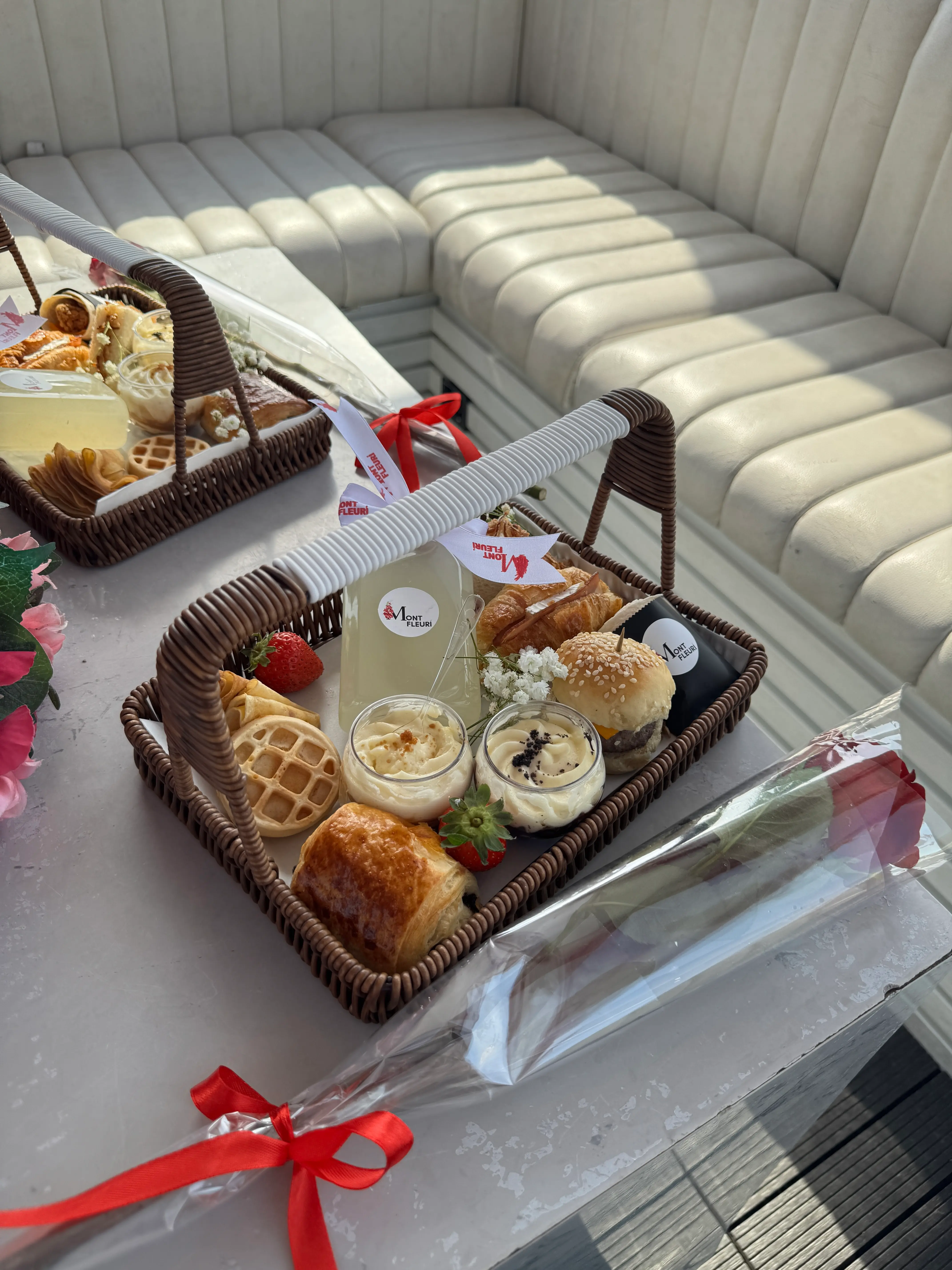 Enjoy Mont Fleuri’s signature brunch on a private excursion in Dubai. Ideal for couple, friends and romantic occasions.