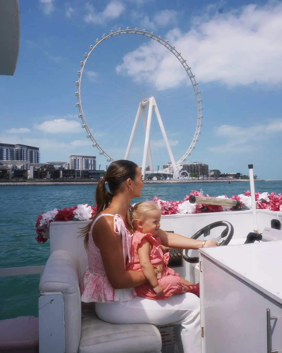 Discover Dubai Marina with Mont Fleuri’s best private tour. Ideal for couples, group of friends and family. Experience Dubai Marina like never before.