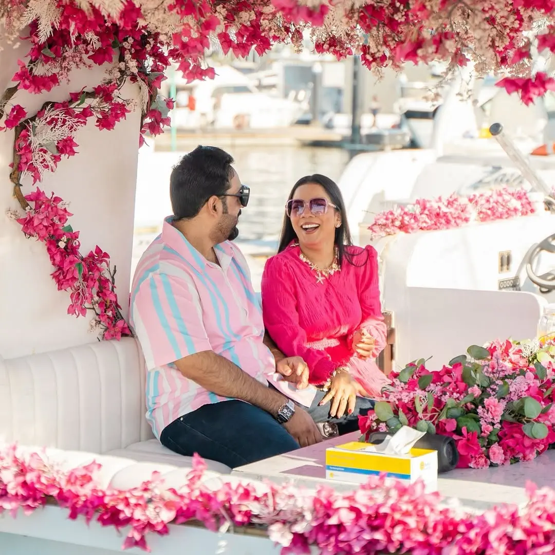 Discover Dubai Marina with Mont Fleuri’s best private tour. Ideal for couples, group of friends and family. Experience Dubai Marina like never before.