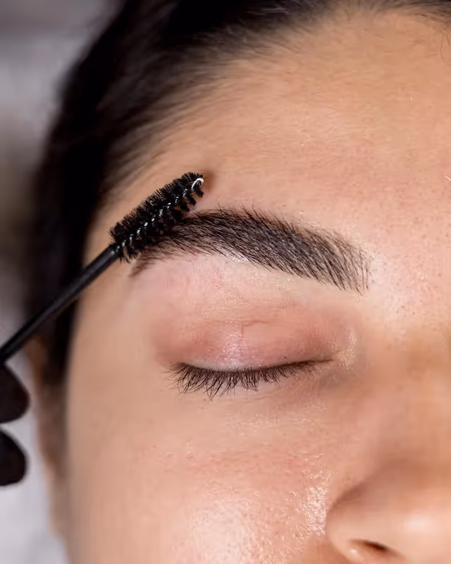 Natural and full brows after brow services at Brau