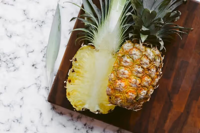 Homemade scrub using pineapple