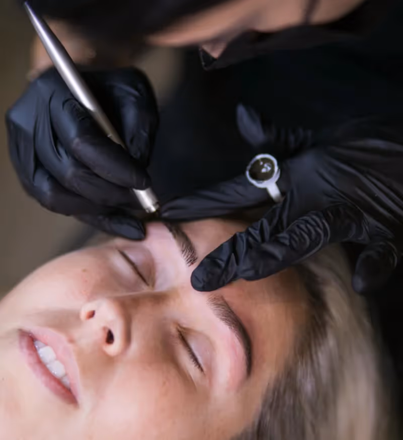 Brows microblading procedure