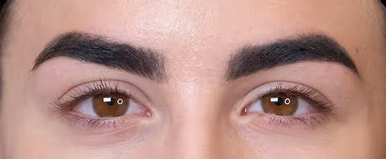 رفع الرموش من براو هو إجراء تجميلي يعمل بلطف على تجعيد، رفع، وتلوين الرموش، ليمنح رموشكِ الطبيعية مظهرًا جذابًا يبرز جمال العينين بطريقة ملفتة. تبدأ خبيرة الرموش برفع الشعيرات من الجذور نحو الأعلى، وبعد تطبيق المحلول، تحافظ الرموش على شكلها المرفوع، مما يمنح العينين إطلالة أكثر إشراقًا واتساعًا. نستخدم نظام Nouveau LVL لرفع الرموش، لضمان تقديم أفضل خدمة لرفع وتلوين الرموش في دبي (أو الرياض).