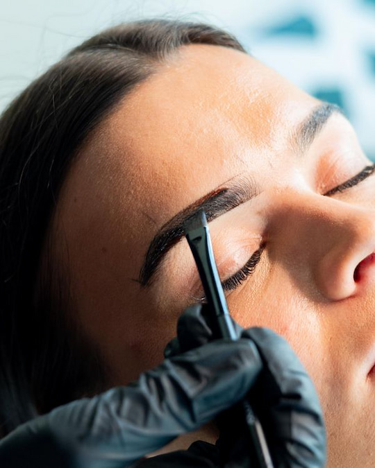 Applying brow tint
