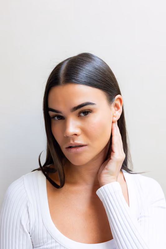 Eyebrow tinting by BRAU artist