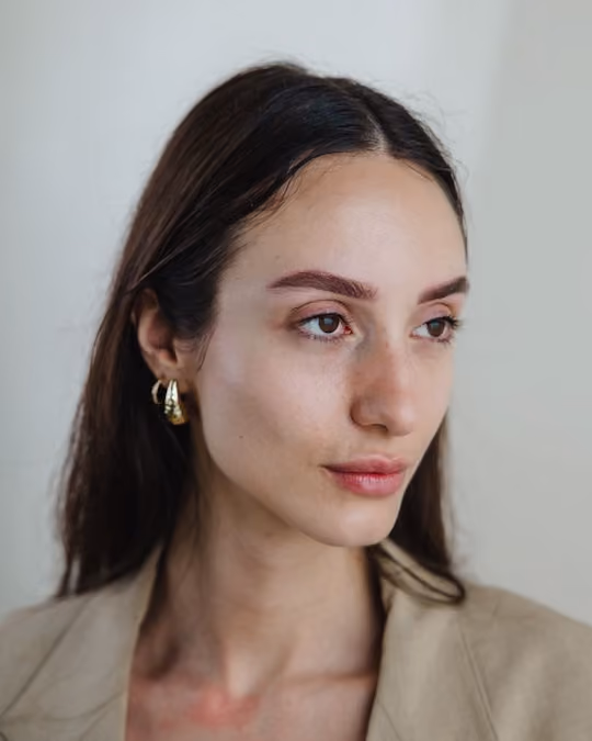 Soft powdered effect of ombre brows